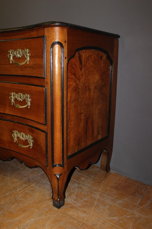 Louis XV Grenoble curved chest of drawers in walnut XVIII