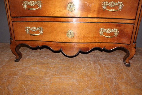 Louis XV Grenoble curved chest of drawers in walnut XVIII