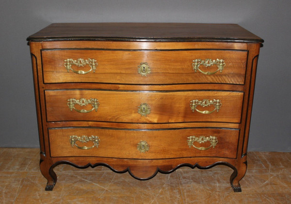 Louis XV Grenoble curved chest of drawers in walnut XVIII