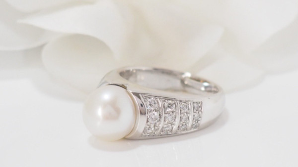 White Gold Cultured Pearl & Diamond Ring