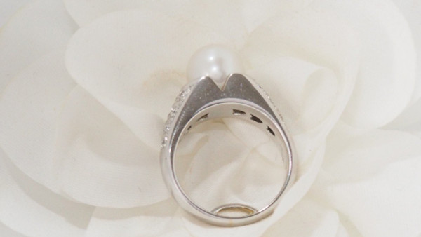 White Gold Cultured Pearl & Diamond Ring