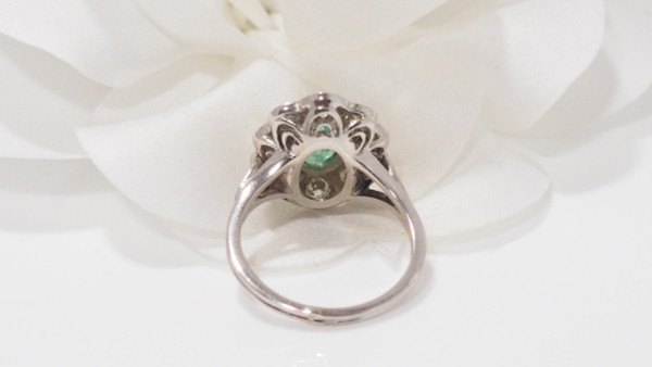 Entourage Ring In White Gold Emerald And Diamonds