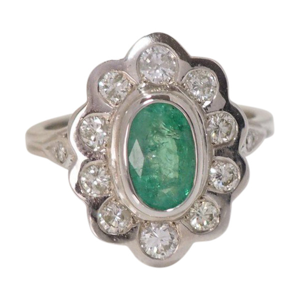 Entourage Ring In White Gold Emerald And Diamonds