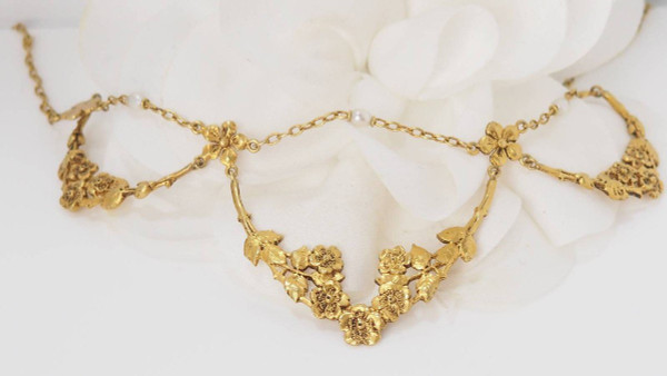 Early 19th Century Yellow Gold And Pearl Drapery Necklace