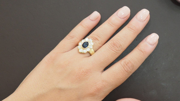 Entourage Ring In Yellow Gold, Oval Sapphire And Diamonds