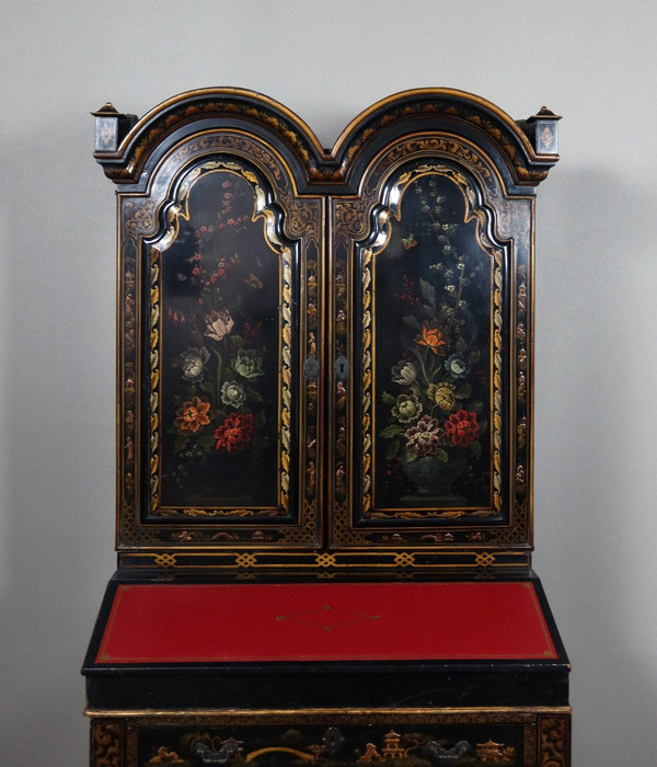 Black lacquer cabinet with floral design