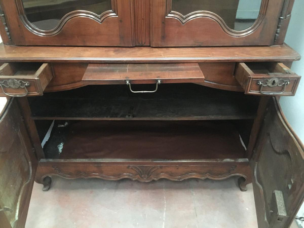 Credenza Luigi XV in due parti Noce massiccio XVIII secolo