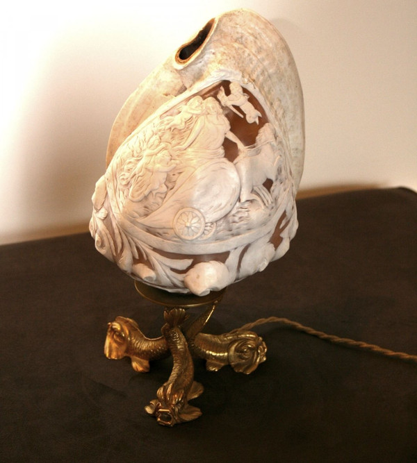 Shell lamp, Cameo style on bronze feet, 19th century style