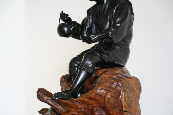 Bronze statue with black patina, Okimono - Japanese man, late Meiji period