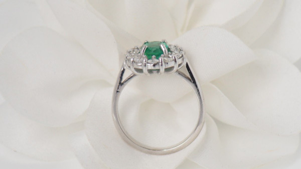 Entourage Ring In White Gold, Oval Emerald And Diamonds