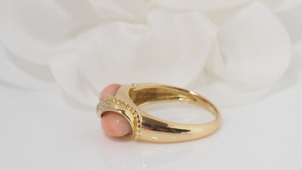 Bague En Or Jaune, Cabochons De Corail Et Diamants