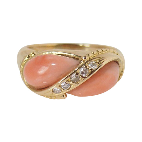 Bague En Or Jaune, Cabochons De Corail Et Diamants