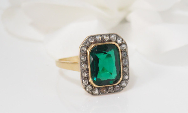 Pompadour Ring In Yellow Gold, Green Stone And Diamonds