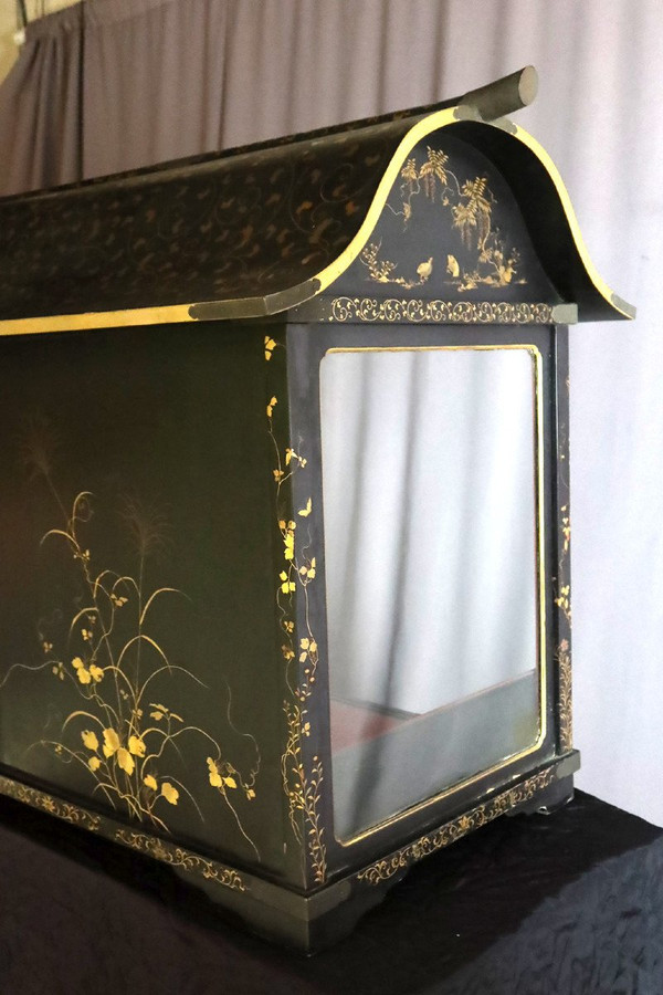 19th Century Japanese Lacquer Display Case