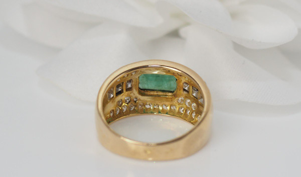 Band Ring In Yellow Gold, Emerald And Diamonds