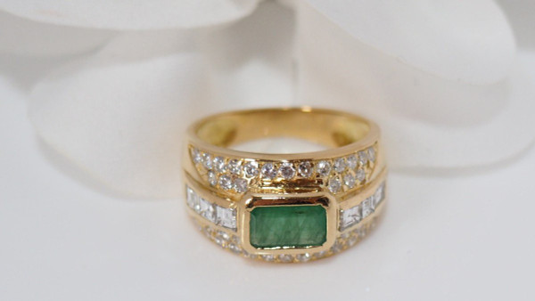 Band Ring In Yellow Gold, Emerald And Diamonds