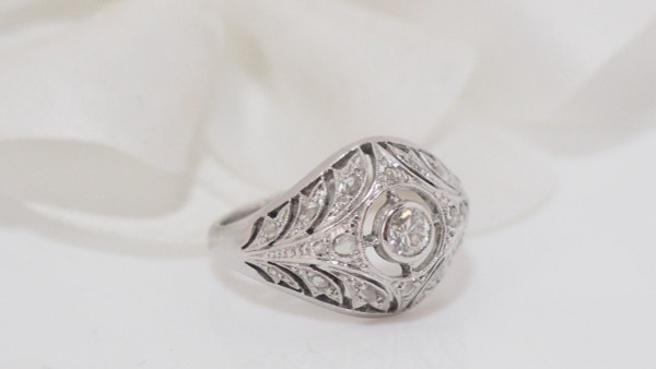 Dome Ring In White Gold And Platinum Set With Roses