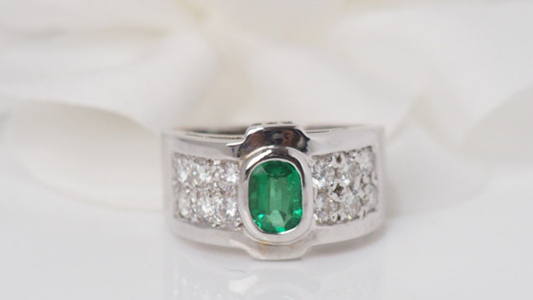 White Gold, Emerald And Diamond Ring