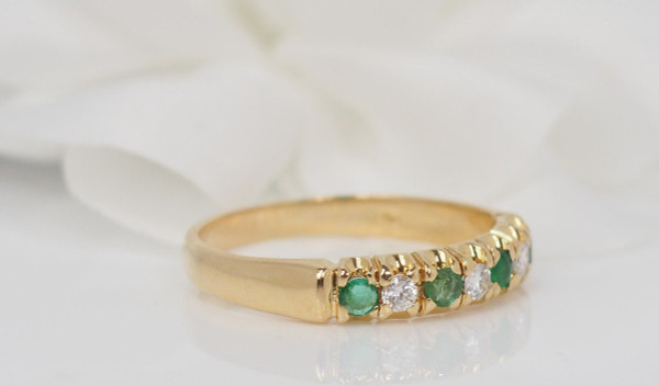 Demi Alliance Ring In Yellow Gold, Diamonds And Emeralds