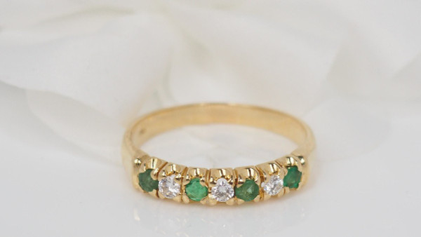 Demi Alliance Ring In Yellow Gold, Diamonds And Emeralds