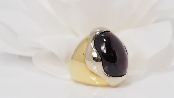 Two Ors Ring Set with an Amethyst Cabochon