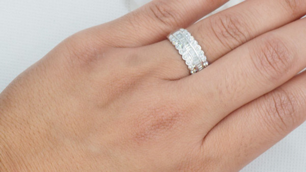 Band Ring In White Gold Set With Diamonds