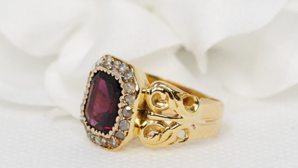 Ring In Yellow Gold, Garnet And Rose Cut Diamonds