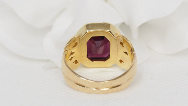 Ring In Yellow Gold, Garnet And Rose Cut Diamonds