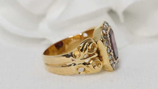 Ring In Yellow Gold, Garnet And Rose Cut Diamonds