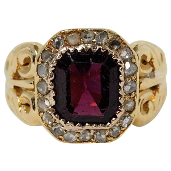 Ring In Yellow Gold, Garnet And Rose Cut Diamonds