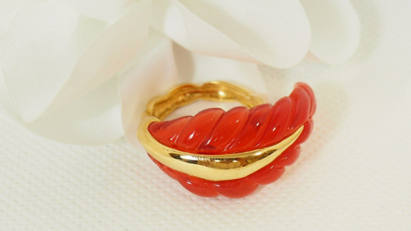 Yellow Gold And Resin Leaf Ring