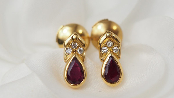 Earrings In Yellow Gold, Rubies And Diamonds