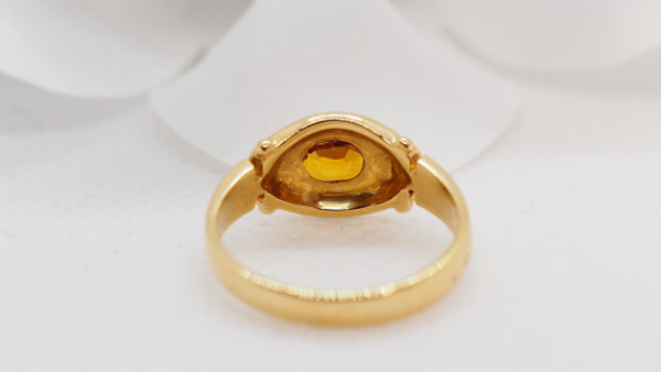 Anello in oro giallo e citrino ovale