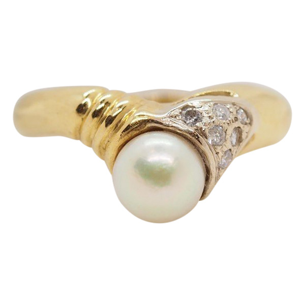 Ring aus Gelbgold, Zuchtperle und Diamanten