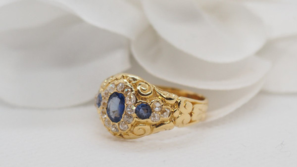 Anello Vintage In Oro Giallo, Topazio Azzurro E Diamanti