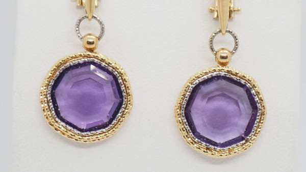 Zweifarbige Ohrringe aus Gold und Amethyst