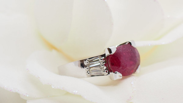 Bague En Or Blanc Rubis Et Diamants