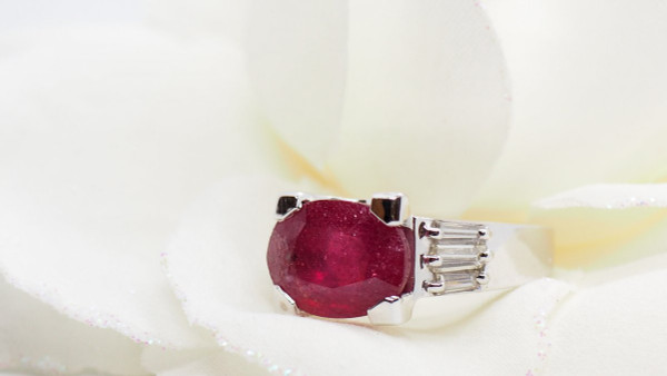 Bague En Or Blanc Rubis Et Diamants