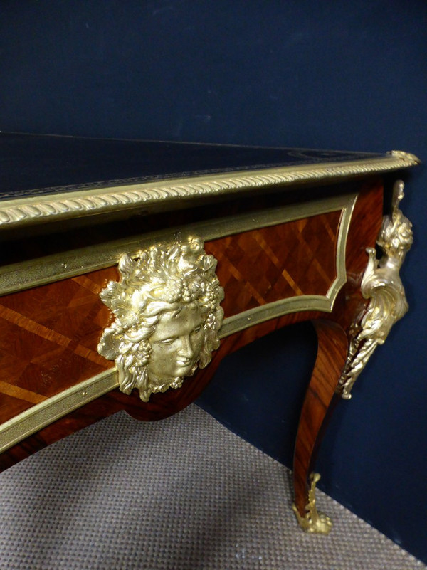 Les Espagnolettes Louis XV style desk