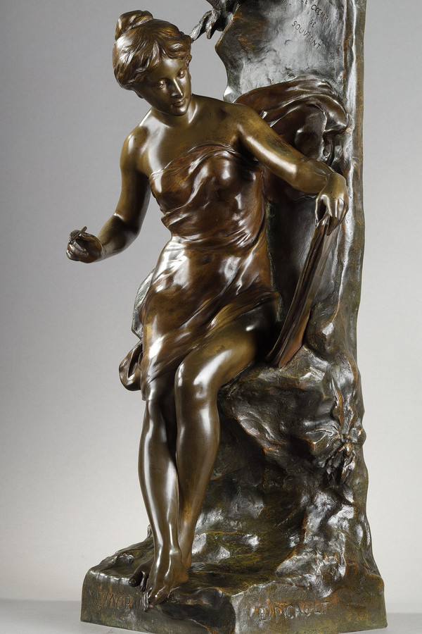 "Memoria" sculpture in patinated bronze, signed Emile Louis Picault, late 19th century