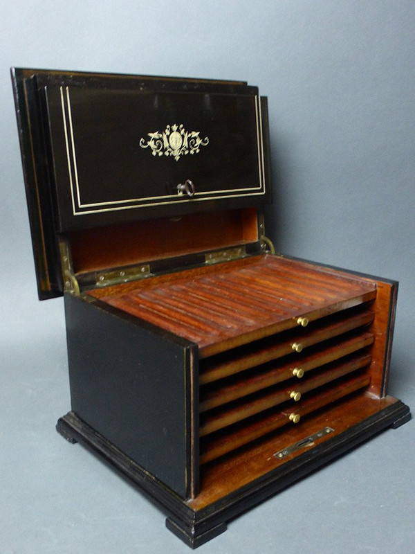 Diehl Stamped Cigar Humidor