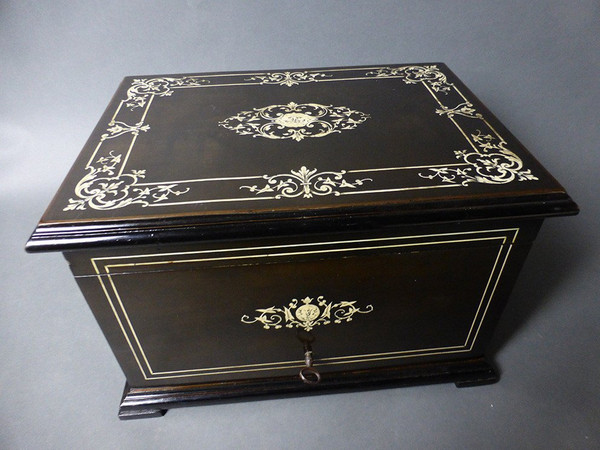 Diehl Stamped Cigar Humidor