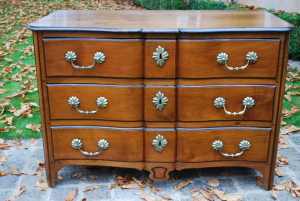 Commode En Noyer Dauphiné, époque Louis XV,  XVIIIe siècle