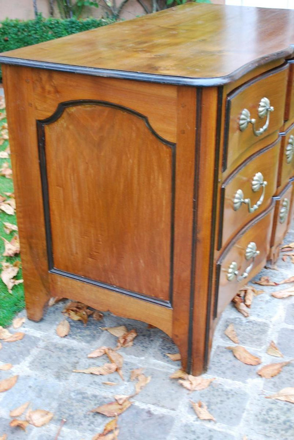 Commode En Noyer Dauphiné, époque Louis XV,  XVIIIe siècle