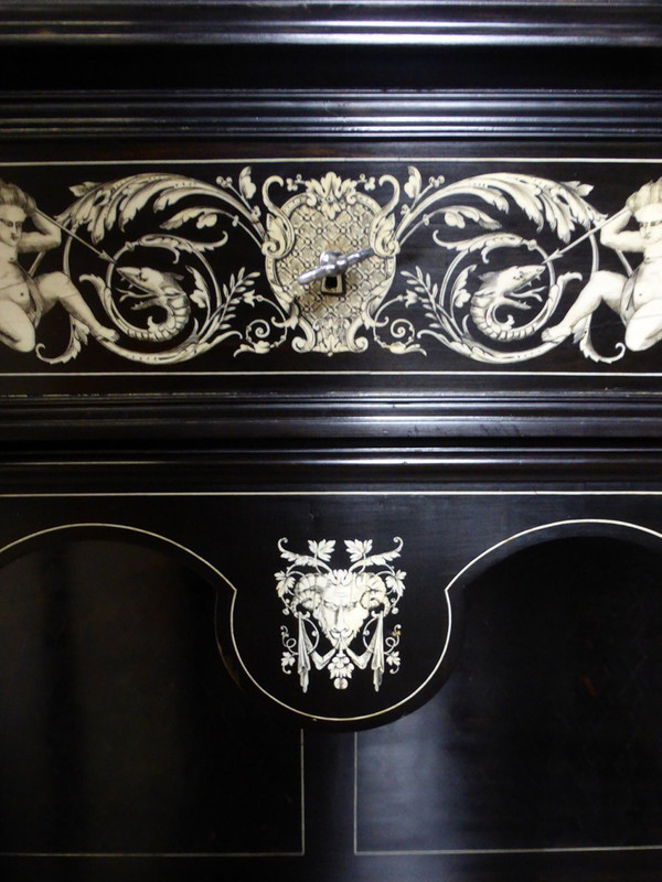 Buffet formant cabinet en ébène époque Napoléon III