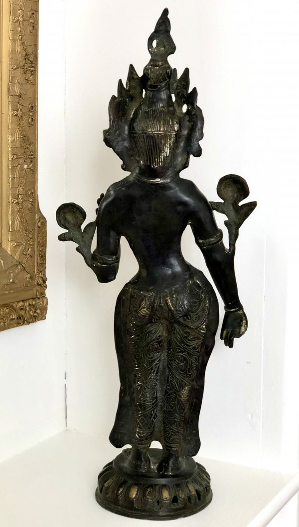 Tibet, First half of the 20th century, Bronze statuette of Tara.