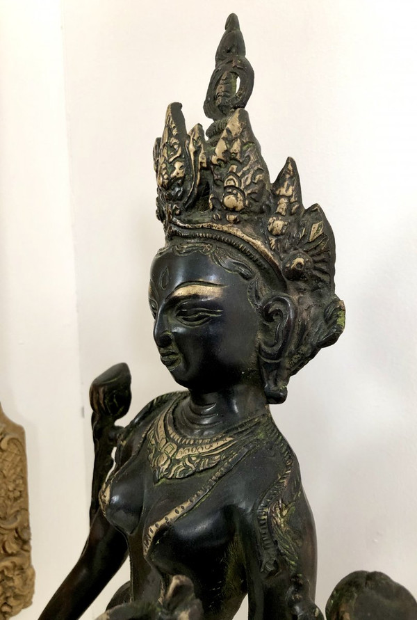 Tibet, First half of the 20th century, Bronze statuette of Tara.