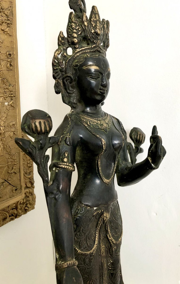 Tibet, First half of the 20th century, Bronze statuette of Tara.