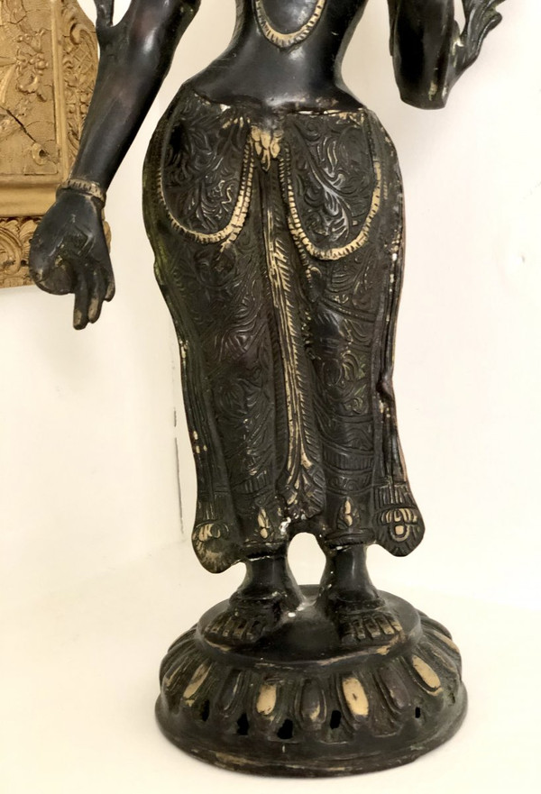 Tibet, First half of the 20th century, Bronze statuette of Tara.