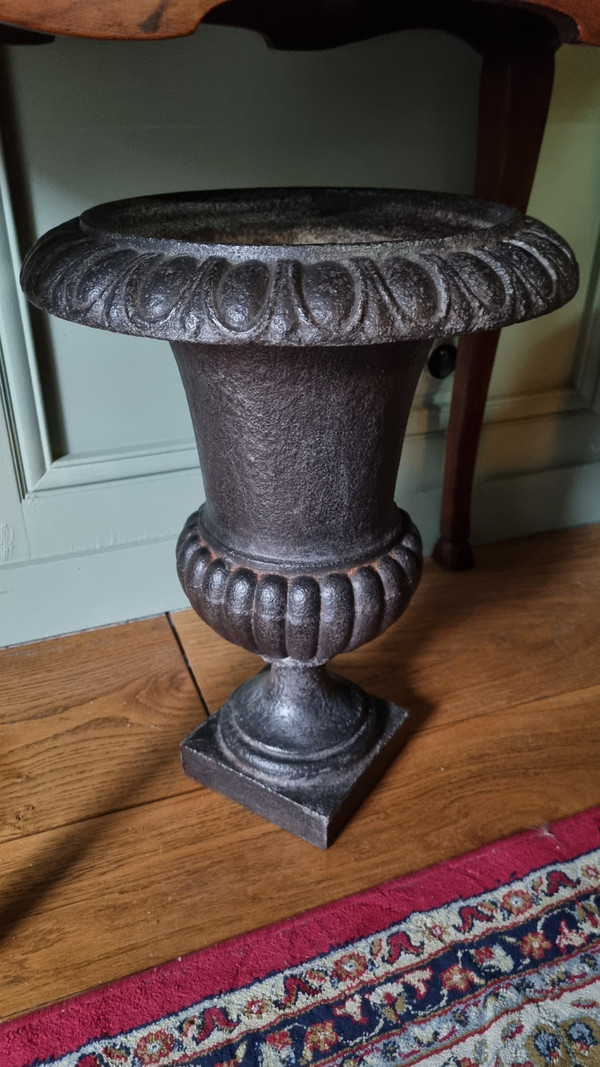 19th-century cast-iron Medici vase, Variant Avec Col Frise D'oves.